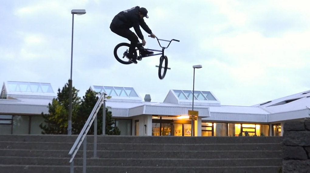 Bruno Hoffmann und Colin Varfanyak sind im Auftrag von Red Bull in Island auf Spotsafari gegangen. In diesem Video erfährst du, ob sie erfolgreich waren.