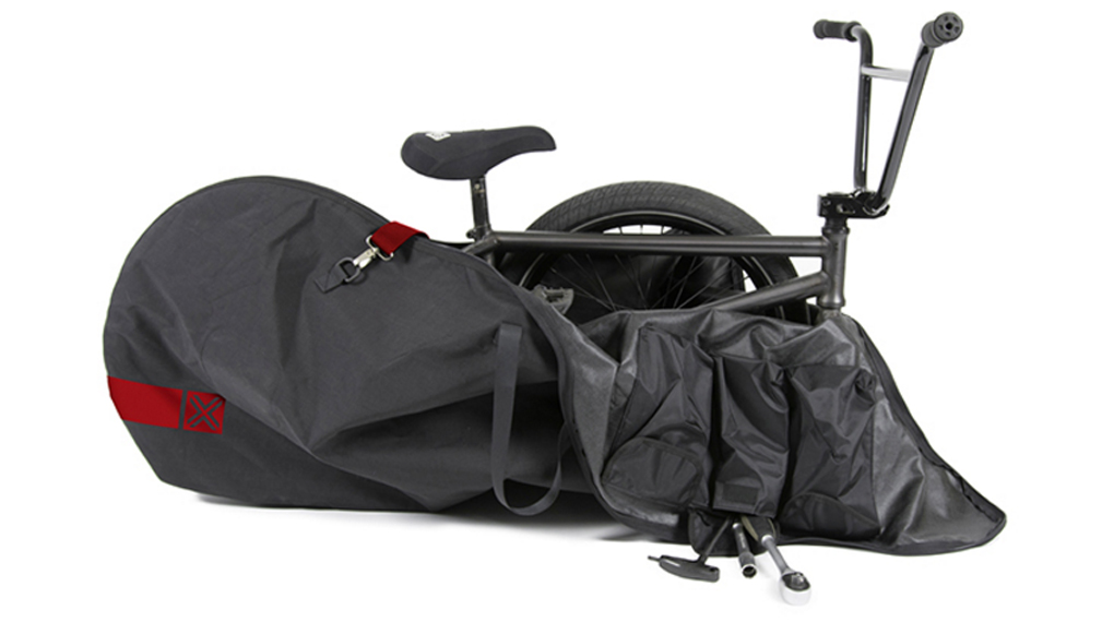 Vorderrad raus und fertig! Das Fuse Delta Bikebag ist nicht nur besonders stabil, sondern auch ein kleines Platzwunder. Hier erfährst du mehr.