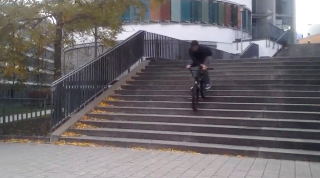 Im Videoblog von Gangbang Bikes versteckt sich so manche Perle. Hier ist der 2. Teil mit Hagen Schubert, Leon Berthold, Lukas Gallinger, Timothy Jones u.a.