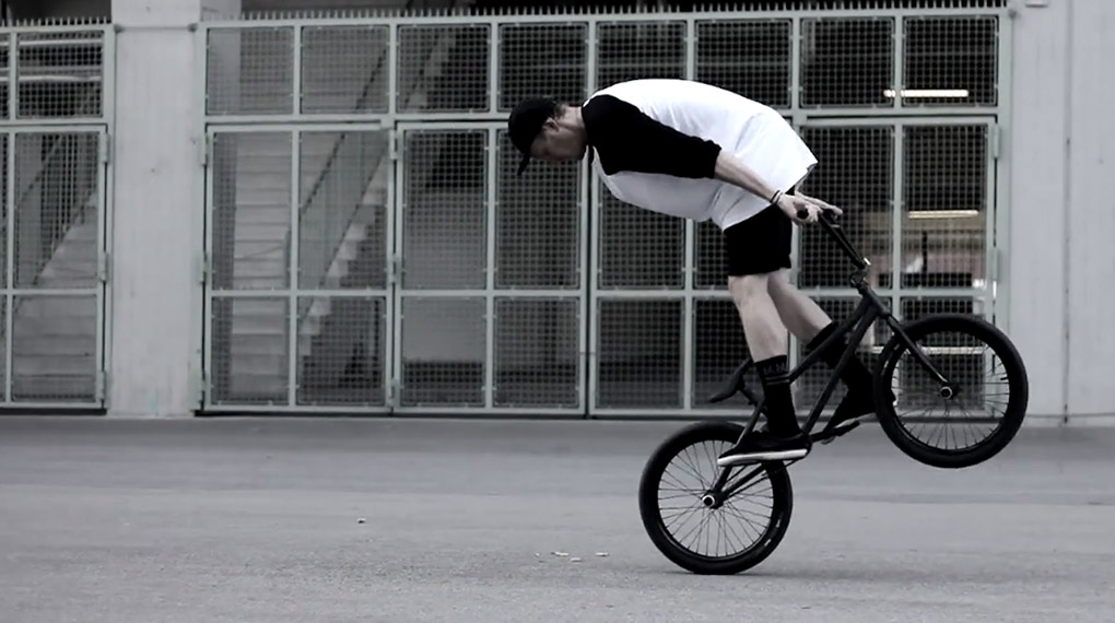 Sebstian Grubinger hat anlässlich der Eröffnung des Webstores von Heresy ein Promovideo für den AscenD-Rahmen gefilmt, das auf ganzer Linie überzeugt.