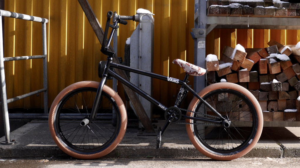 Kilian Roth hat sich nach sechsmonatiger Verletzungspause ein schickes Cult-Rädchen mit allerlei neuen Teilen von éclat zusammengeschraubt hat. Welcome back!