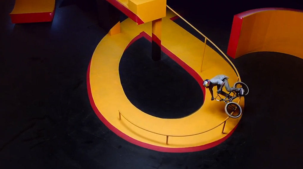 Kriss Kyle hat sich für sein Kaleidoscope-Videoprojekt anscheinend von seinem Red-Bull-Teamkollegen Danny MacAskill inspirieren lassen. Hier ist der Trailer.