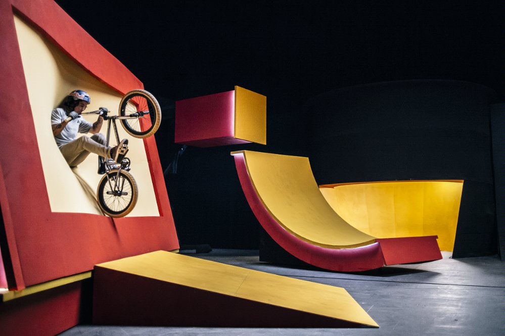 Schon mal eine Bank to Wallridetrampolin gesehen?