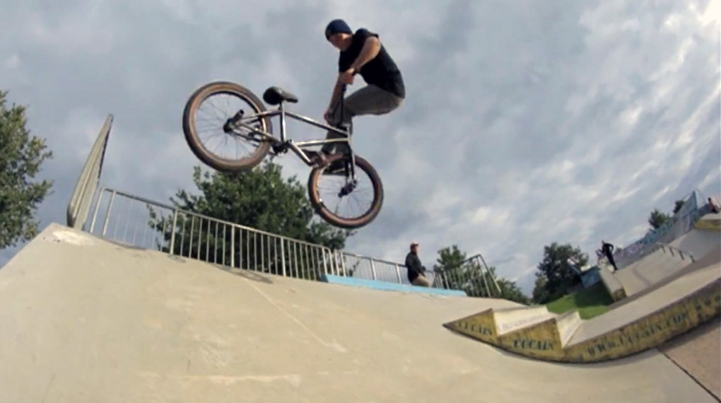 Kleines Video von einer entspannten Herbstsession imm St. Wendel Skatepark mit Florian Faust und Manuel Recktenwald in den Hauptrollen.