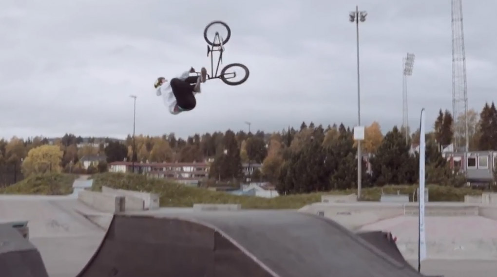 Ola Selsjord behauptet zwar, dass er aufgrund einer Knöchelverletzung für dieses Video nicht alles geben konnte. Aber unter uns, das merkt man ihm nicht an.