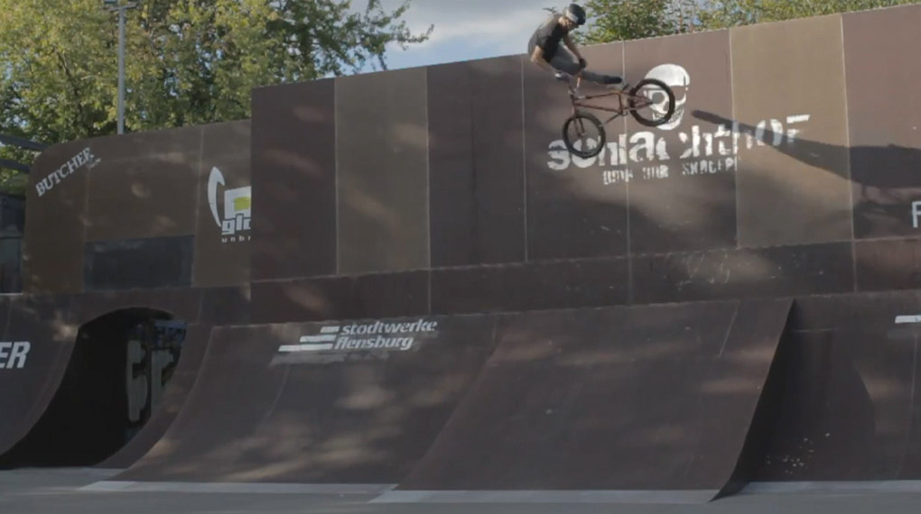 Acht Minuten bisher unveröffentlichte Clips von der Radio Bikes Tour mit Kenneth Tancre, Basti Schweizer, Christoph Werner, Leon Hoppe und Christian Lutz.