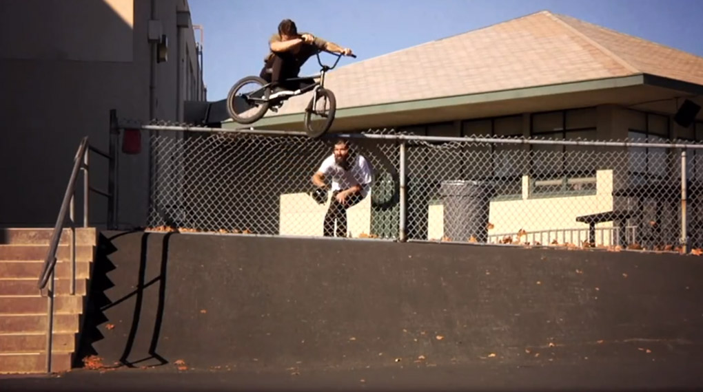 G as fuck! Sean Ricany hakt in diesem Promovideo für seinen Signaturevorbau von Primo ein paar amtliche Missionen ab und wird dabei von Tony Ennis gefilmt.