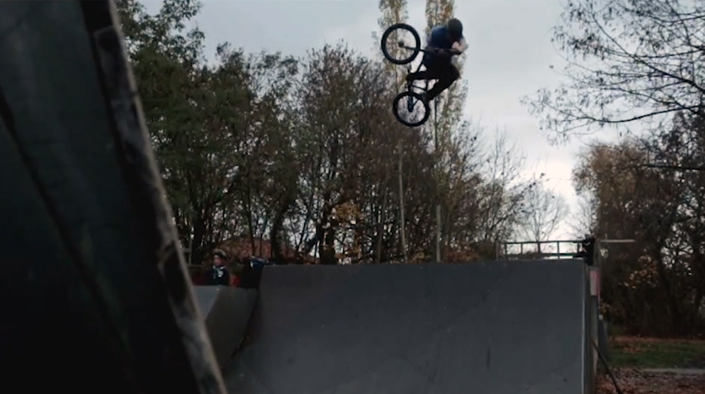 Robin Kachfi hat seinen kunstform-Teamkollegen Shawn Hammer in Berlin besucht. Hier ist ein gechilltes Video von ihren gemeinsamen Sessions im Mellowpark.