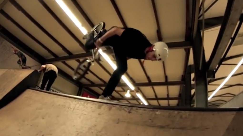 Nachschlag aus Ostfriesland: Hier ist das Video vom Besuch der Mazzaka Crew aus Mannheim auf dem Adventsjam 2015 in der Skatehalle Aurich.