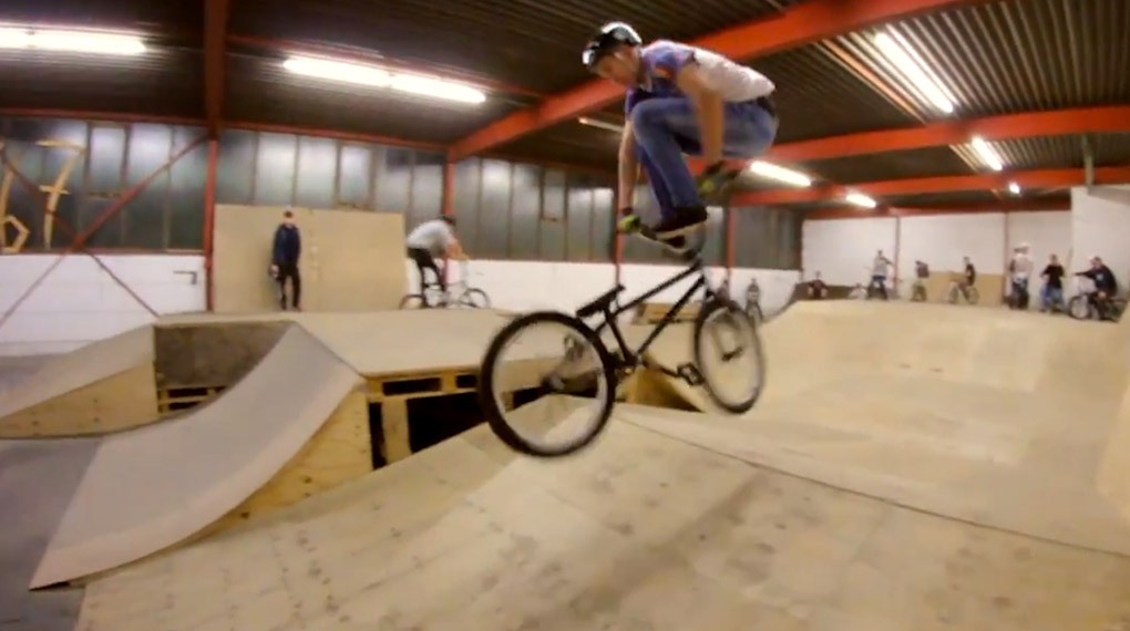 Hier sind ein paar Clips von einer entspannten Freitagabendsession im 167 Park, die Andy Müller aus Hannover rübergebeamt hat.