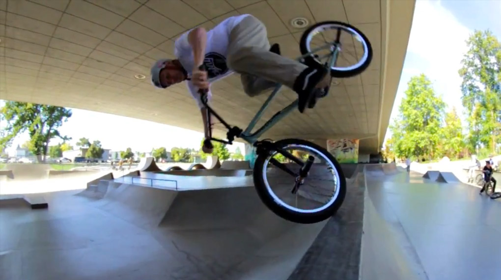 Ein paar Jungs von Colony BMX waren in Oregon, um dort einige der besten Betonparks der Welt zu fahren und ihre Vorderradbremsen zum Quietschen zu bringen.