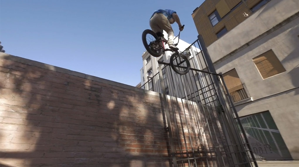 LEHNUNG! Mati Lasgoity haut in seinem Welcome-Edit für Fiend ein paar heftige Dinger auf den Straßen von Barcelona raus.