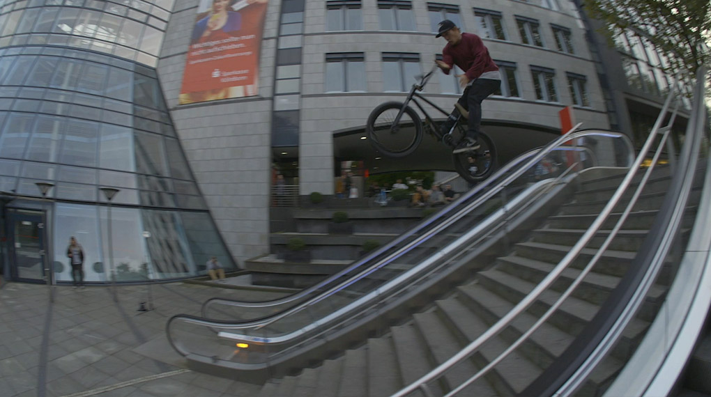 Nico van Loon und Johannes Dreyer haben für Bangers 2015 hart abrasiert und wurden dafür von unserer Jury mit dem 1. Platz belohnt. Hier geht