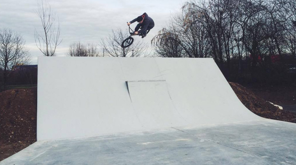 Die Ciao Crew hat dem neuen Betonpark in Frankfurt-Kalbach einen Besuch abgestattet. Hier sind ein paar Bilder von dem neuen Skati vor den Toren von FFM.