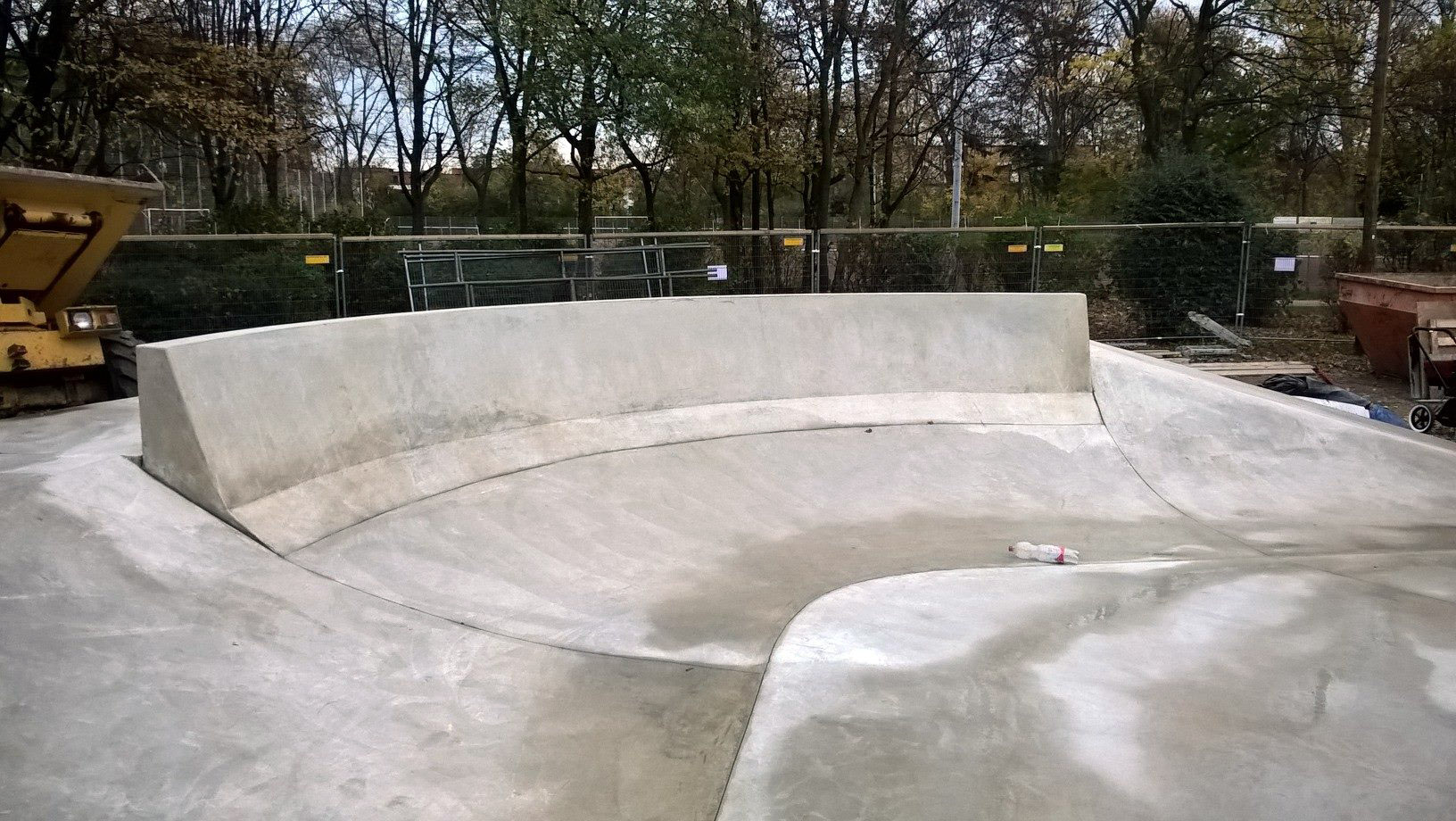 Jersey Barrier im Salatschüssel Skatepark in Köln Ehrenfeld