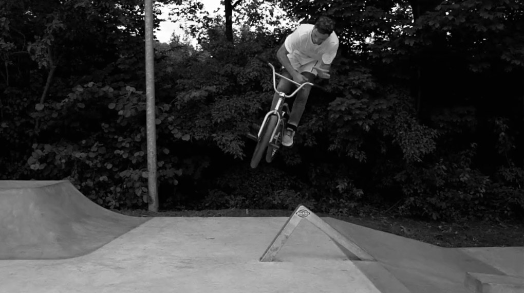 Tim Güntner hat bei SIBMX von wethepeople zu Volume Bikes und Odyssey gewechselt. Hier ist sein Welcome-Edit, in dem es knackige Parklines zu bestaunen gibt.