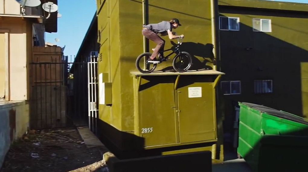 Tom Dugan boostet sich auf dem 30*15-Mixtape von Odyssey wie gewohnt in die Stratoshäre und scheint außerdem Gefallen am Freecoasterlife gefunden zu haben.