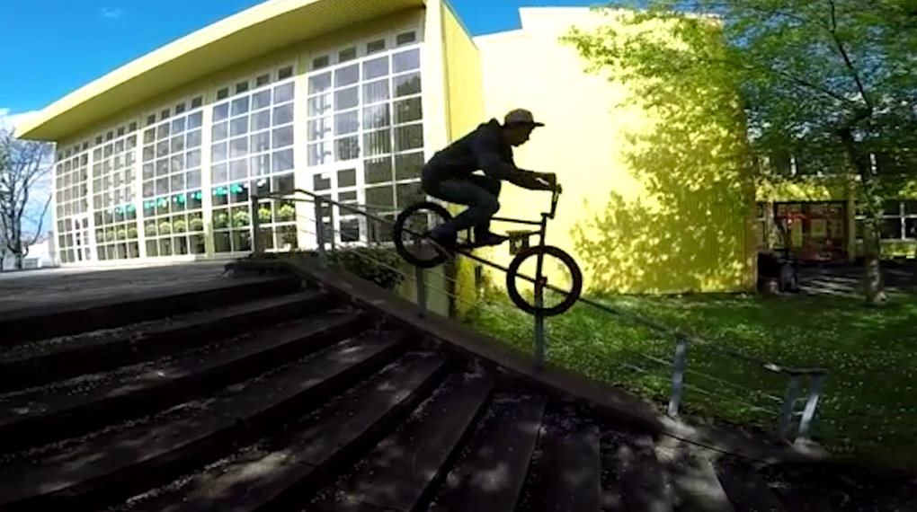 Die Amok-Crew aus der Lutherstadt Wittenberg hat im Jahr 2015 neben allerlei Streetspots auch eine interessante Ghettohalle unsicher gemacht. Mehr dazu hier.