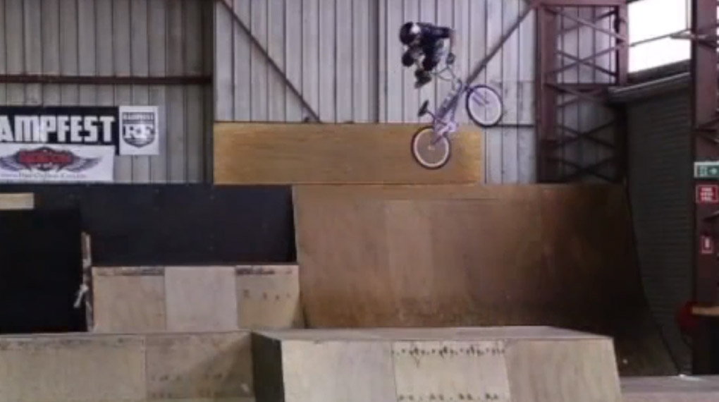 Beim #totalcallout hatten die Fahrer von Total BMX 48 Stunden Zeit, um den übertriebenen Trickwünschen ihrer Teamkollegen nachzukommen.