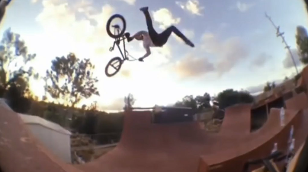 Was für ein Tausendsassa! Hier findest du eine Zusammenfassung der besten Clips, die Dennis Enarson Ende 2015 auf seinem Instagram-Kanal online gestellt hat.