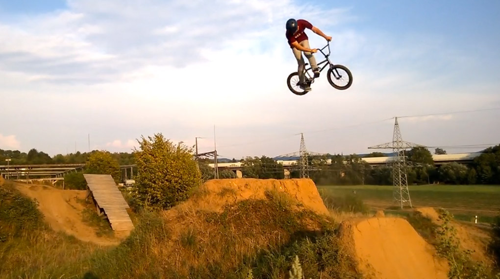 Florian Mörz von der High Voltage Crew aus Öhringen hat für dieses Video diverse Rundungen im Großraum Stuttgart und darüber hinaus unsicher gemacht.