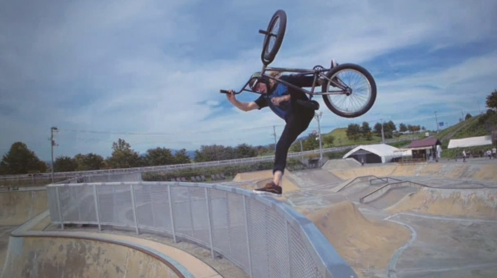 Der südafrikanische Gefahrensucher Greg Illingworth leidet am unheilbaren Bowlsyndrom. Zum Glück gibt es in seiner Wahlheimat London die passende Medizin.