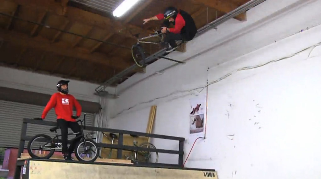 Larry Edgar ist ab sofort für Flybikes unterwegs und haut zum Einstand gleich mal ein paar Airs raus, für die Normalsterbliche eine Sauerstoffmaske brauchen.