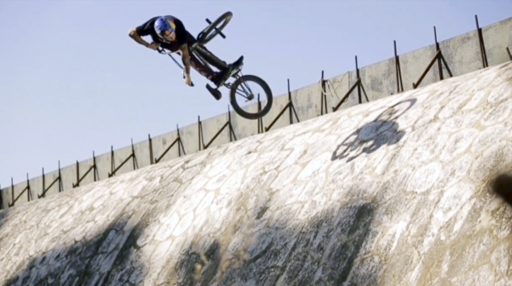 Der Verde-Fahrer Panos Manaras hat für sein neues Video halb Griechenland nach frischen Spots abgegrast und dabei so manche Perle ausfindig gemacht.