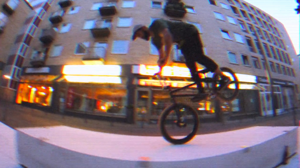 Locker-easy! Hier sind ein paar Clips, die der Merritt-Teamfahrer Shamil Hazim auf den Straßen von Köln gefilmt hat.