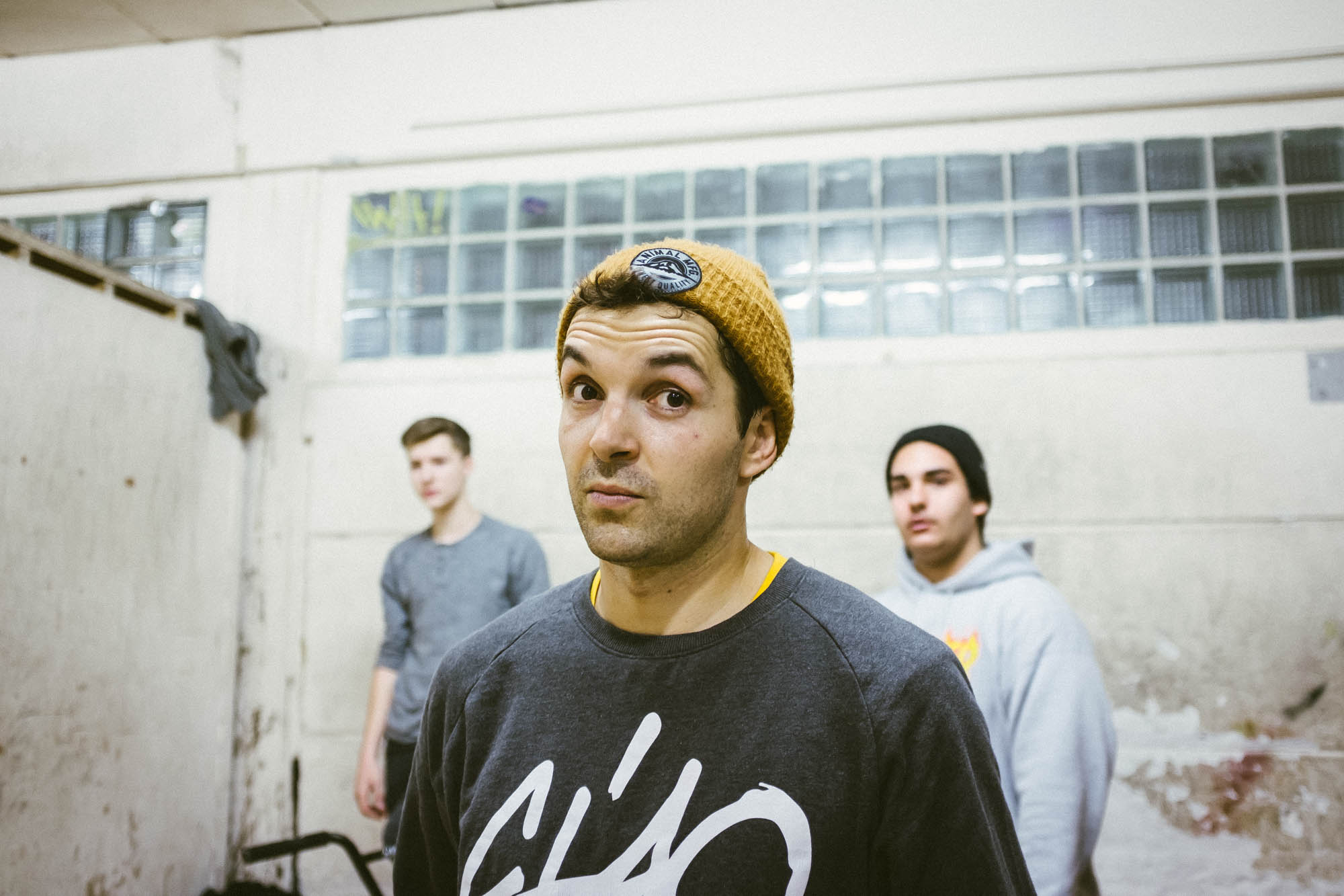 Max Gaertig erweiterte in der Skatehalle Wiesbaden sein Repertoire an unmöglichen Smithgrindvariationen um ein weiteres Kapitel. Mehr dazu demnächst in unserem Video