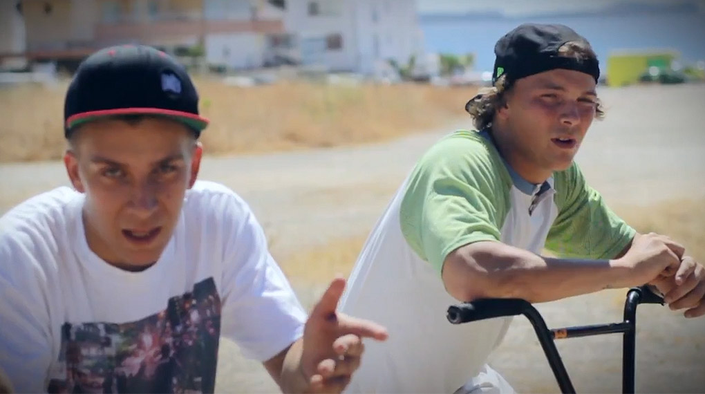 Antonio und Fernando Laczko haben für dieses Video in Sevilla, Malaga und Ibiza nicht nur an ihren Teints gearbeitet, sondern auch fleißig Clips gesammelt.