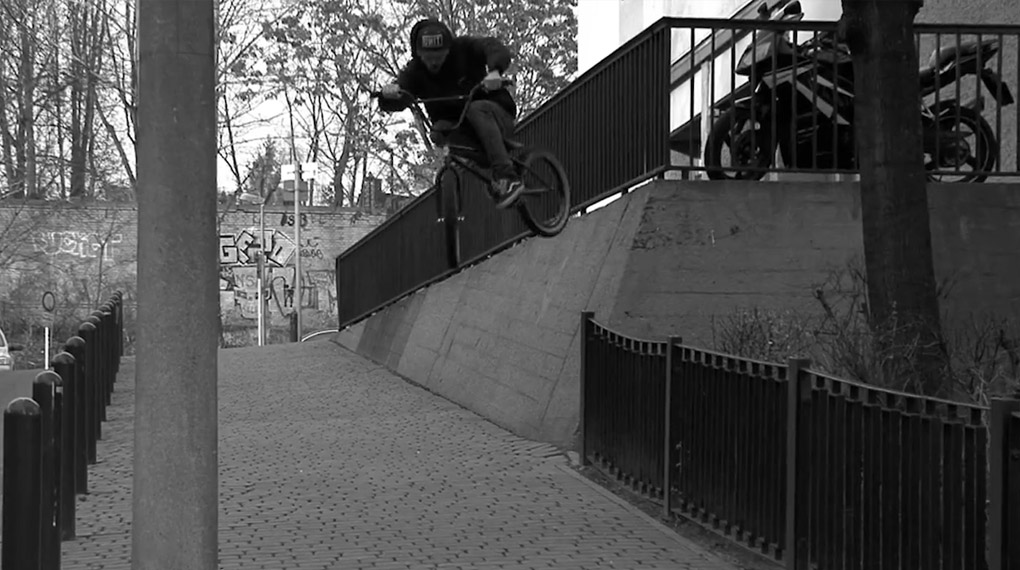 Mit diesem schicken Video verabschiedet sich der FlairBMX-Teamfahrer Christian Ramin von Berlin und dreht noch mal eine letzte Runde durch seine alte Hood.