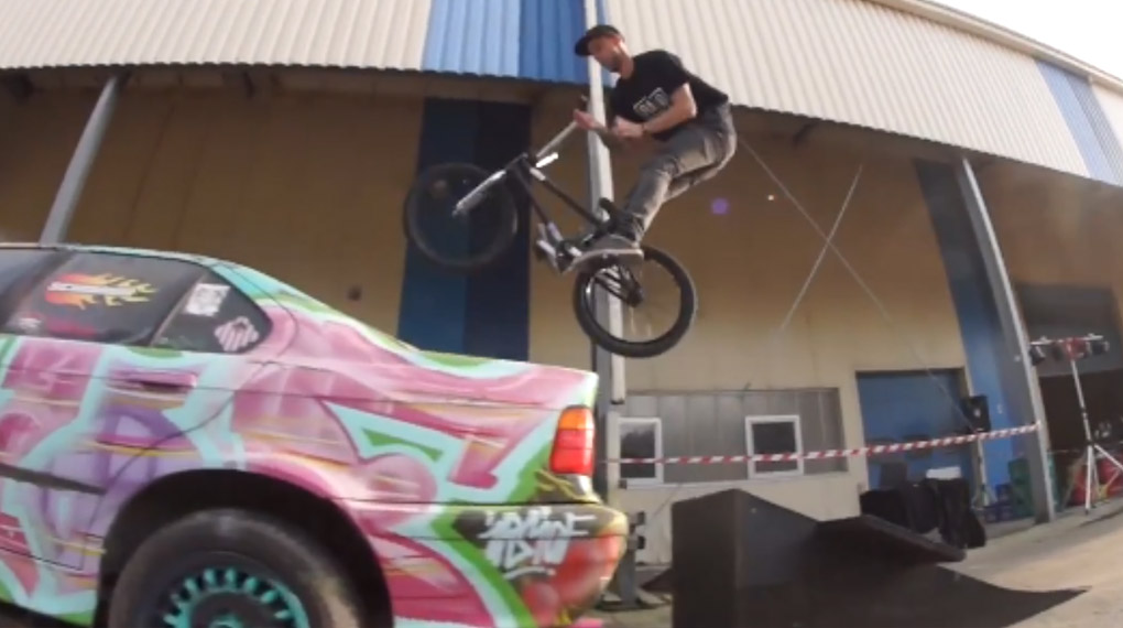 Wer beim Finale der RIP Tour 2015 die Heckscheibe eines Autos kaputt gefahren hat, erfährst du in diesem Video aus der Skatehalle Obhausen.