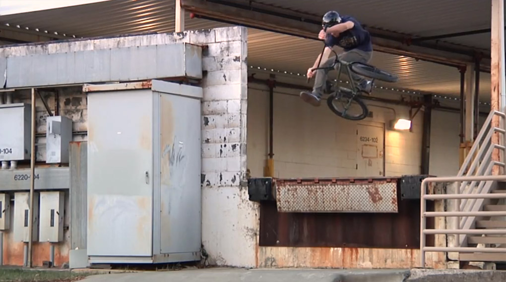 Dan Foley ist neu im Team von Madera BMX und liefert zum Einstand einen erstklassigen Welcome-Edit mit wunderschönem Radfahren ab.