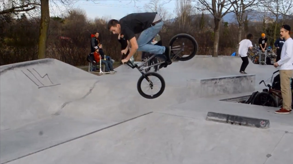 Leon Berthold, Dennis Erhardt, Timothy Jones, Hagen Schubert und Cai von Rumohr trotzen in Folge 8 des Videoblogs von Gangbang Bikes dem Freiburger "Winter".