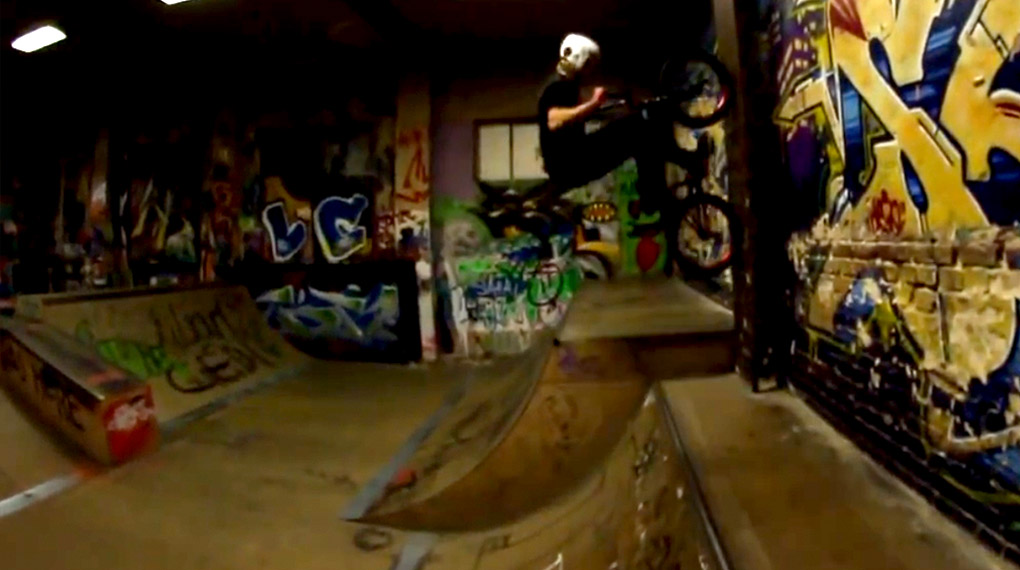 Malte Tumann, Fionn Kortenbrede und Finn Walendzik haben die Skatehallen in Aurich, Münster und Werther besucht. Hier ist das Video von ihrem Roadtrip.