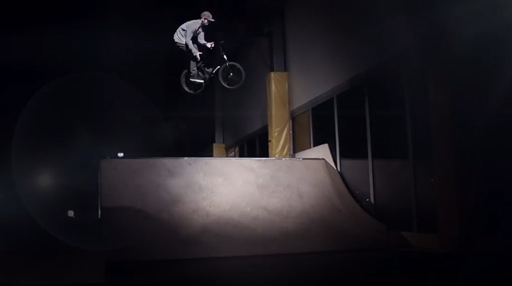 Die Jungs von Nuts and Bolts haben uns ein Video aus der Freestylehalle Zürich zukommen lassen – und das hat definitiv das Prädikat "sehenswert" verdient!