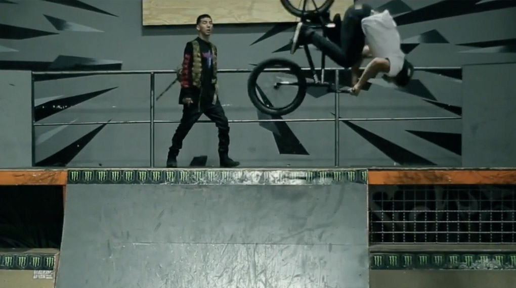 Kevin Peraza in einem Rapvideo? Sachen gibt