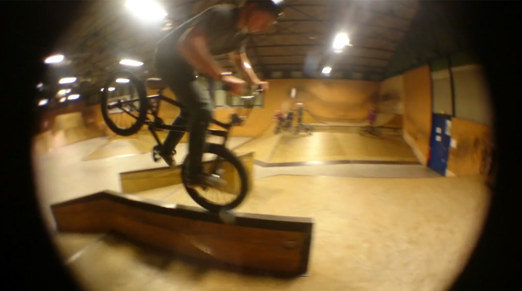 Die KSHZLE-Crew aus Karlsruhe zerlegt in diesem Video den Streetparcours des Le Bowl d