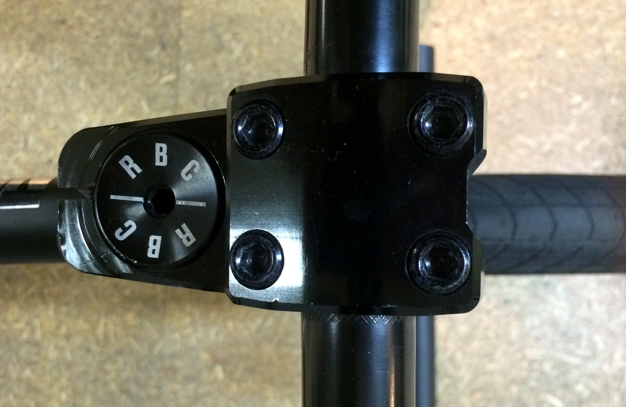 25,4 mm großen Klemmfläche für mehr Halt: So sieht der Prototyp des neue Vorbaus von éclat von oben aus