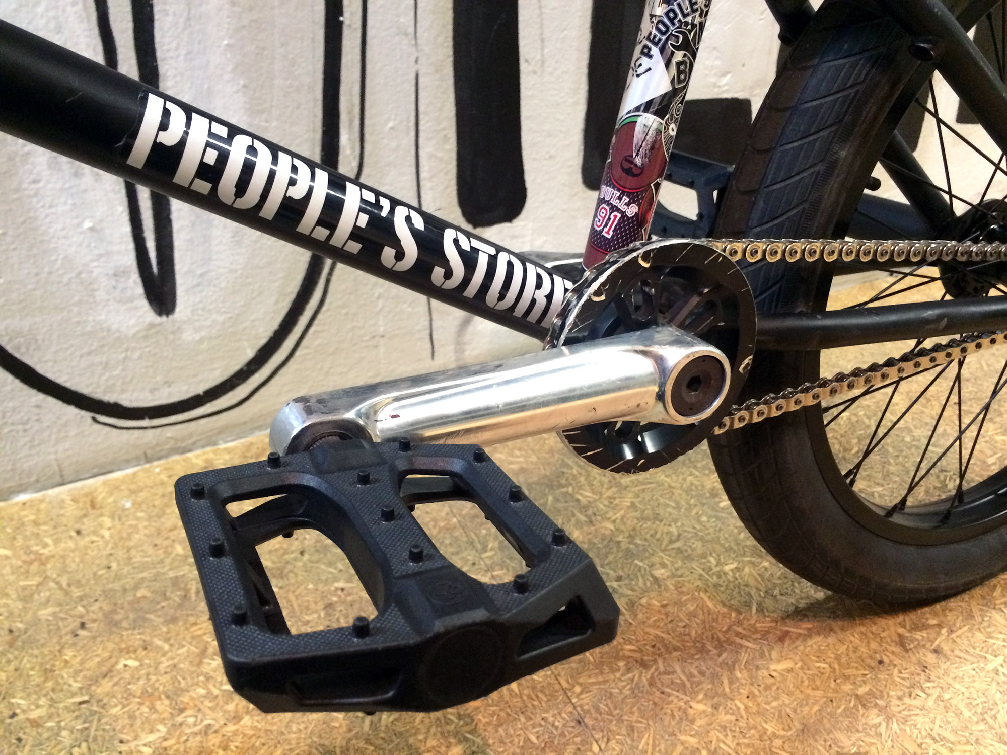 Die Maverick-Kurbel von éclat ist laut Leon nicht nur quasi unzerstörbar, sondern eignet sich angeblich auch besonders gut für Crankarmslides