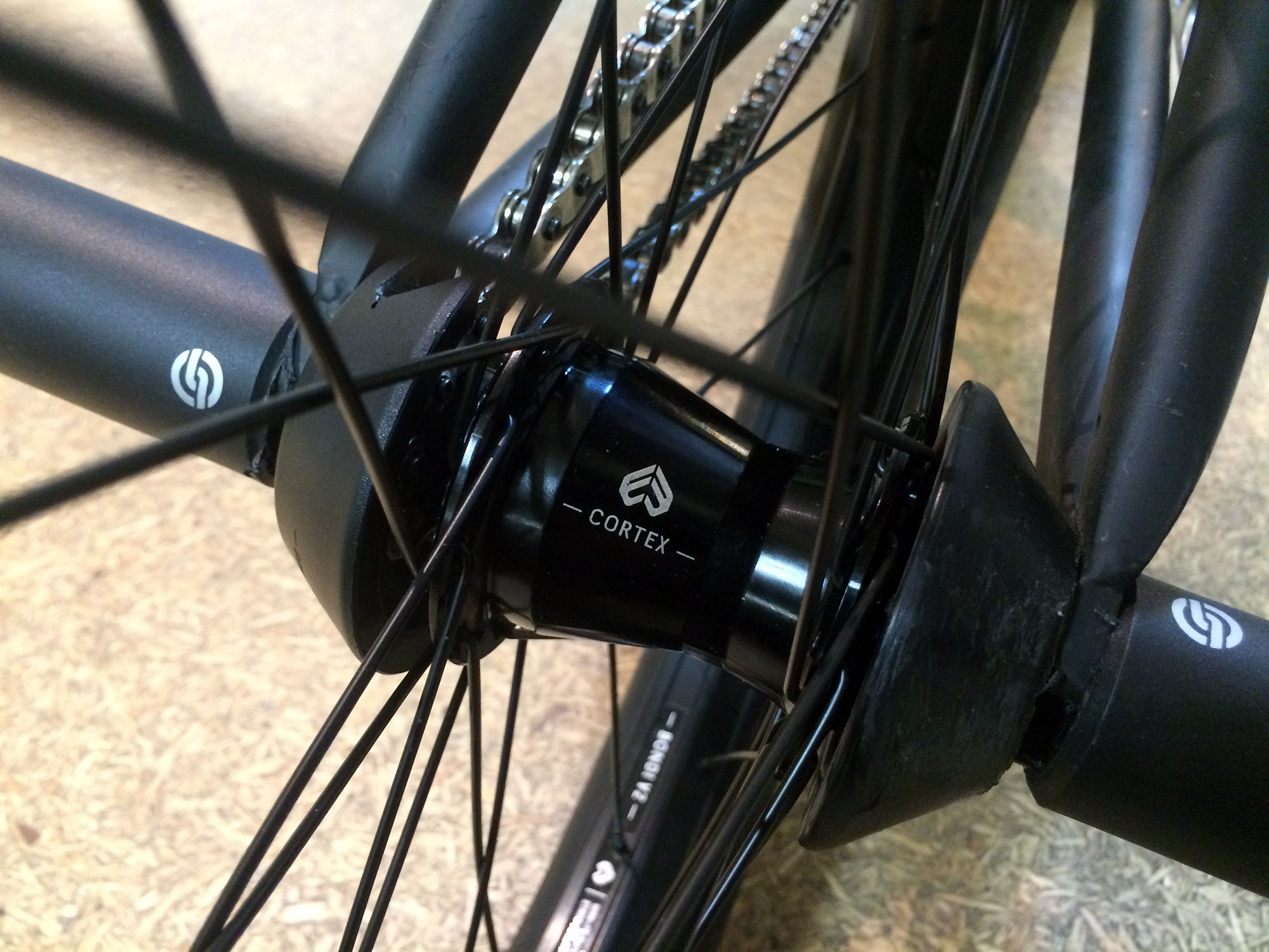 Freecoaster machen ja gerne mal Zicken. Nicht so der Cortex von éclat, das behauptet zumindest Leon Hoppe