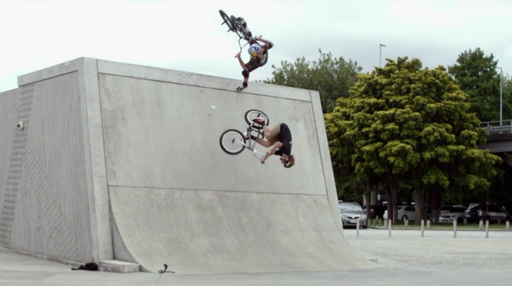 Mit Mike "Hucker" Clark, Kris Fox, Jason Watts und Corey Bohan durch Neuseeland: Hier findest du den ersten Teil der Ratpack-Miniserie von Red Bull.