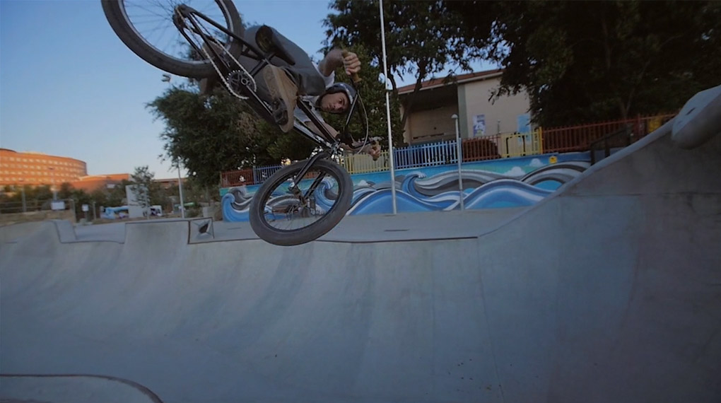 Ruben Alcantara gibt in diesem Kurzfilm von Erik Hölperl eine ziemlich gute Antwort darauf, warum er nach all den Jahren noch immer BMX fährt.
