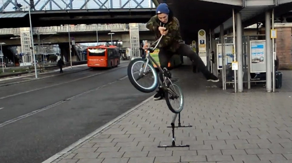 Teil 7 des Videoblogs von Gangbang Bikes featuring Hagen Schubert, Timothy Jones, Lukas Gallinger and the one and only Kackebart ist online.