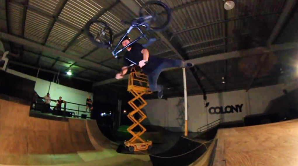 Wenn Chris Courtenay, Boyd Hilder, Josh Dove, Ben Winter, Jake Ryan und Jayden Fuller eine Session im The Village Indoorpark fahren, hagelt es Banger.