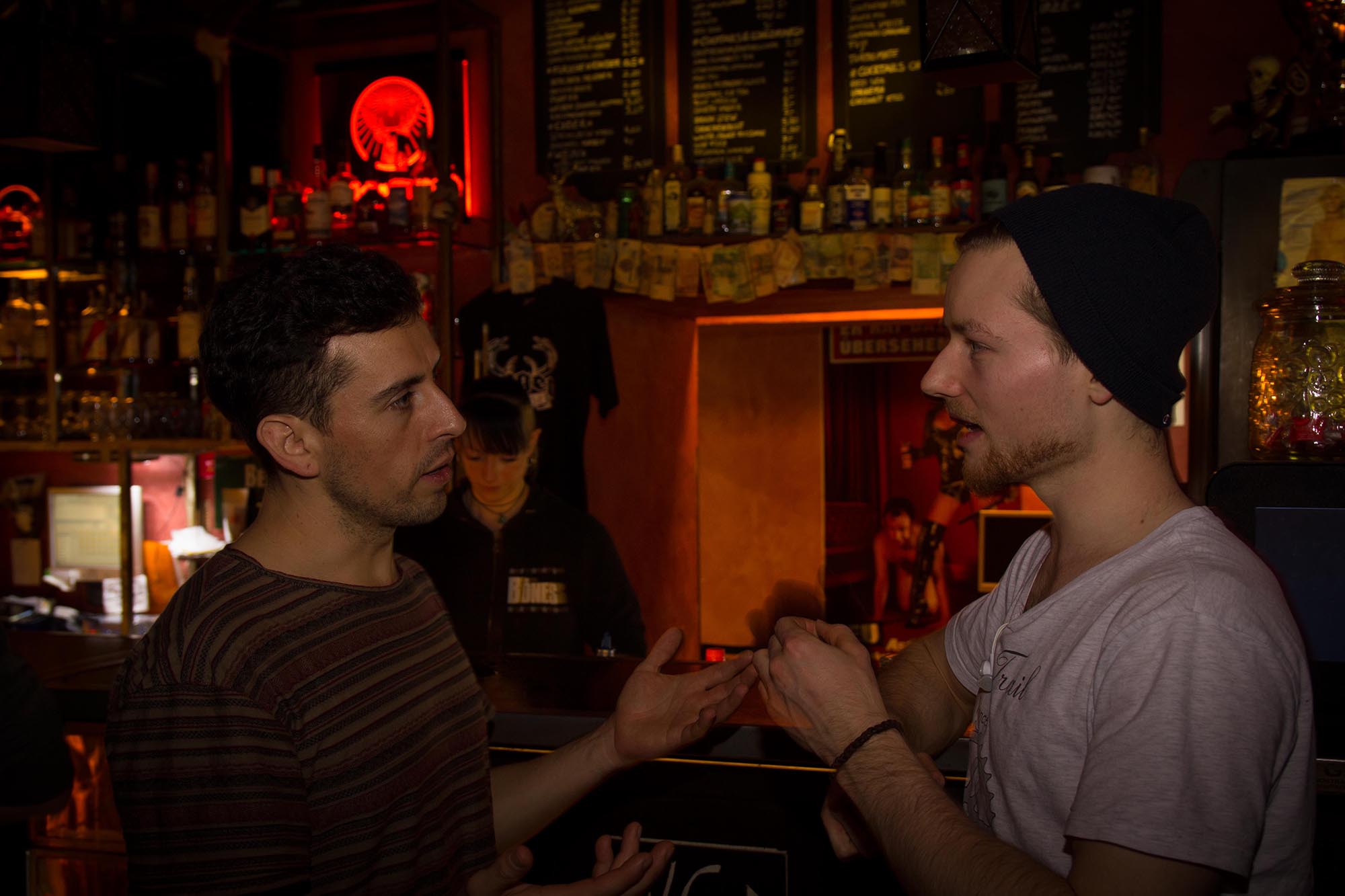 Bevor es losging, fachsimpelten Mati Ubilla und Chris Berger angeregt über die Höhen und Tiefen des BMX-Alltags