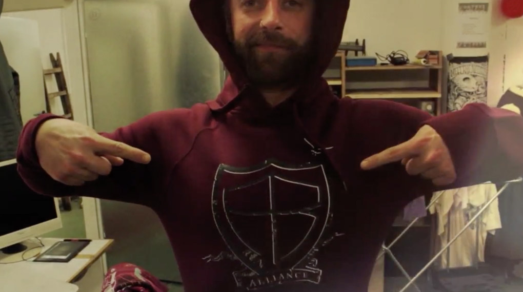 DIY or die! Die Shirts und Hoodies von Alliance BMX aus Bremen werden ab sofort im Atelier von CrewLove TrueLove per Hand und mit viel Liebe gedruckt.