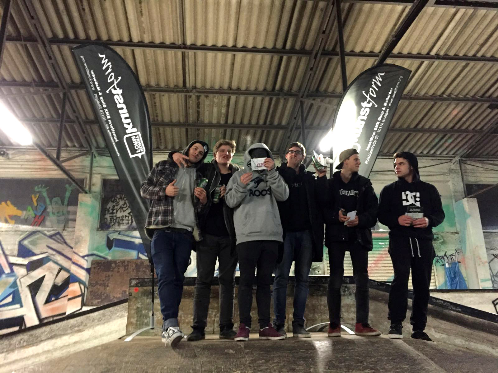 Die Gewinner der Amateurklasse bei der Last Boost Session (v.l.n.r.): Simon Huddl (6.), Oliver Frömter (5.), Sebastian Gerlich als Kalle Frank (1., war bereits abgereist), Benedikt Krug (4.), Marvin Kopka (3.), Kai Schulte-Lippern (2.)