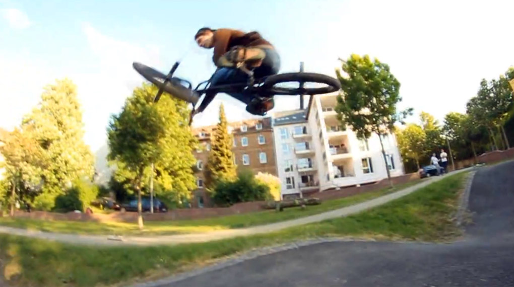 Max Maurer hat die besten Clips der HLZLM Crew aus Hessen zu einem chillgen Mixtape zusammengefasst.